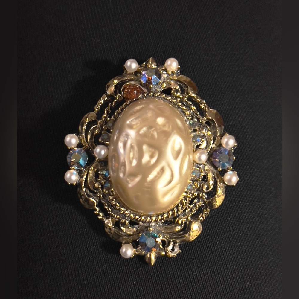 Vintage Brooch/Pendant Gold -Tone Large Faux Pearl and Rhinestones